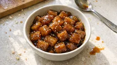 塩もみで臭みすっきり、味しみ早い こんにゃくの甘辛煮―作り置きにも便利