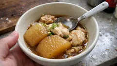 大根に味がしみる、もうかさめのやさしい煮物—下茹でで失敗しにくい作り方