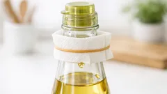 油ボトルの油だれを防ぐ キッチンペーパーを巻くだけの簡単ワザ
