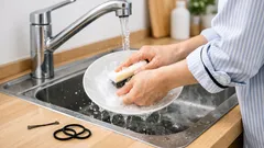 ヘアゴム1本で袖が落ちない、洗い物中のずり落ち防止テク