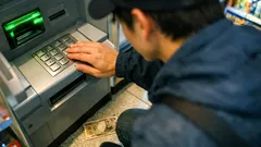 コンビニATMで狙われる「紙幣トリック」とは?今すぐできる防犯対策