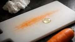 まな板のニンジン色移りは漂白剤なしで落ちる サラダ油で簡単リセット